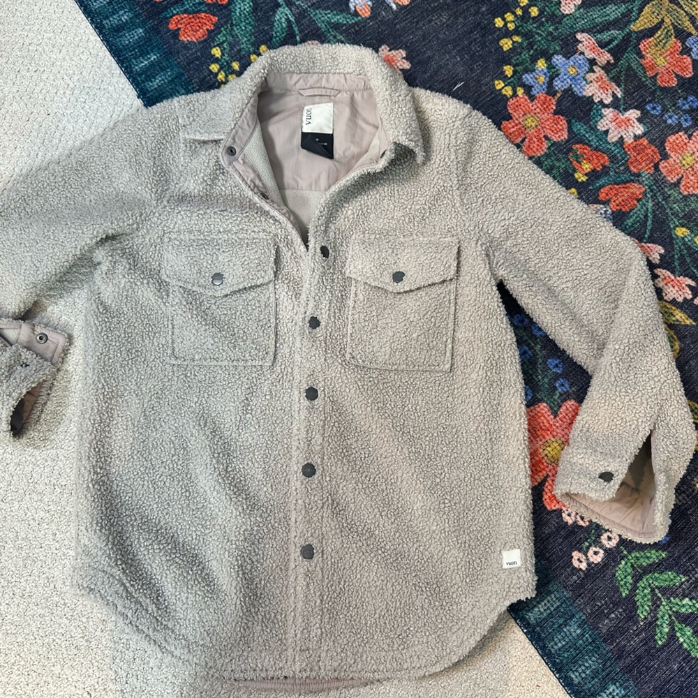 Vuori Women’s Shacket in Oatmeal